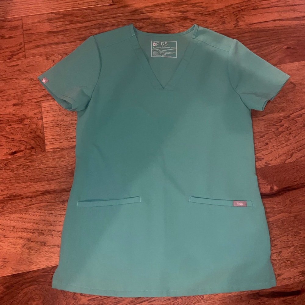 FIGS surgical green XXS top